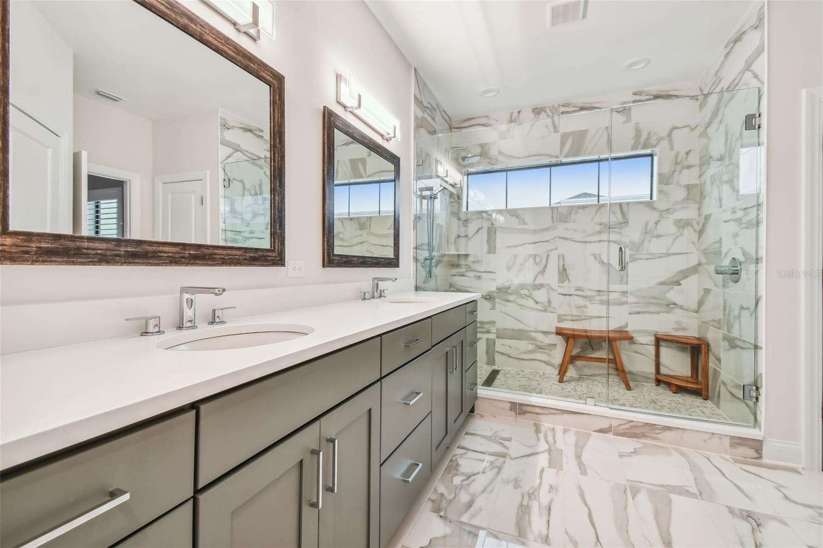 UPTOWN CRESCENT LAKE - Residential Lease