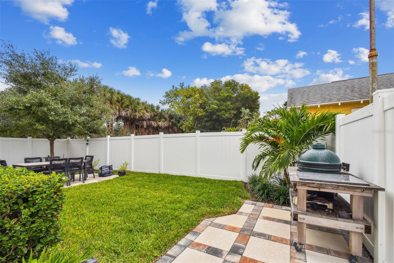 UPTOWN CRESCENT LAKE - Residential Lease