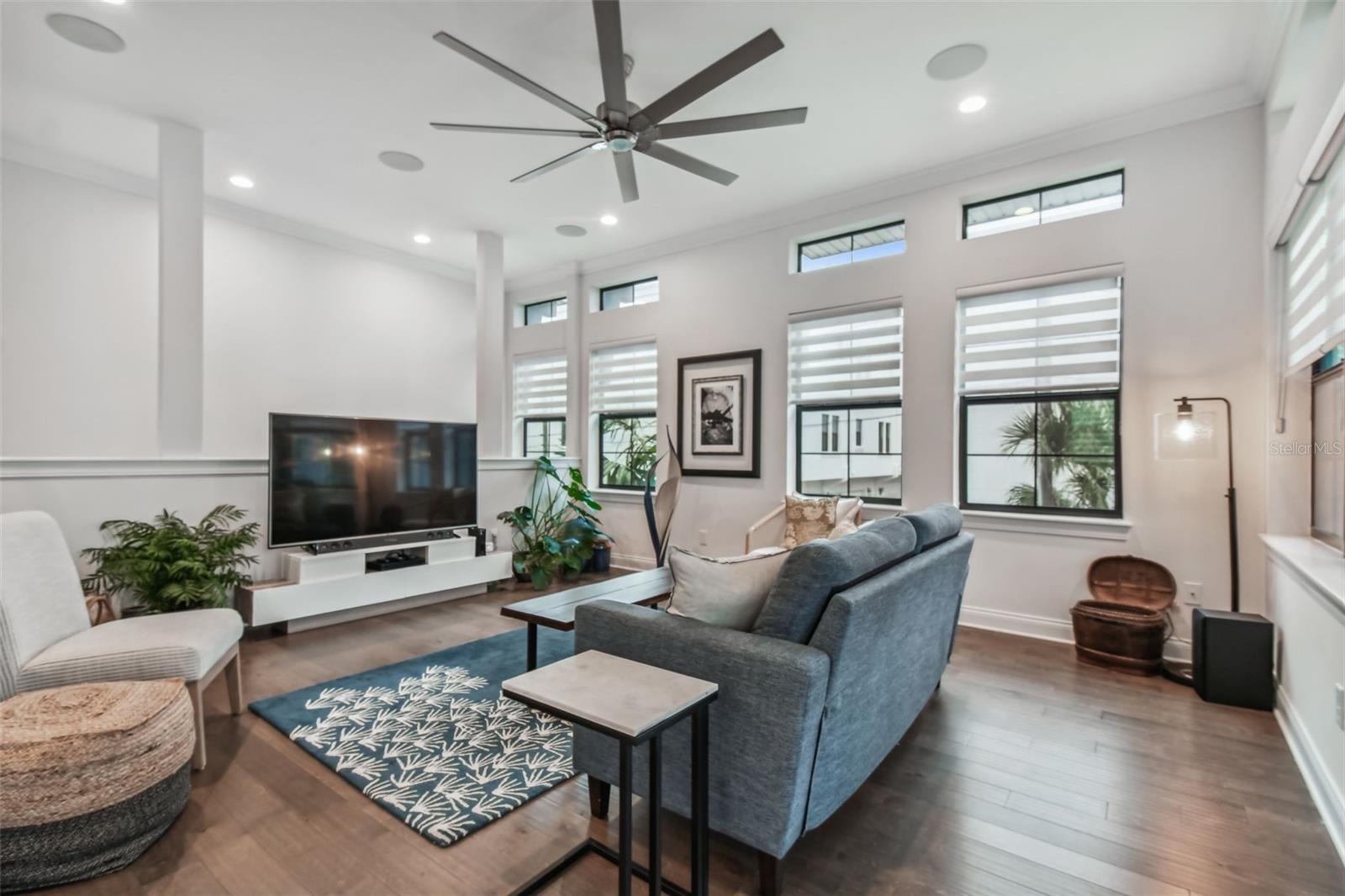 UPTOWN CRESCENT LAKE - Residential Lease