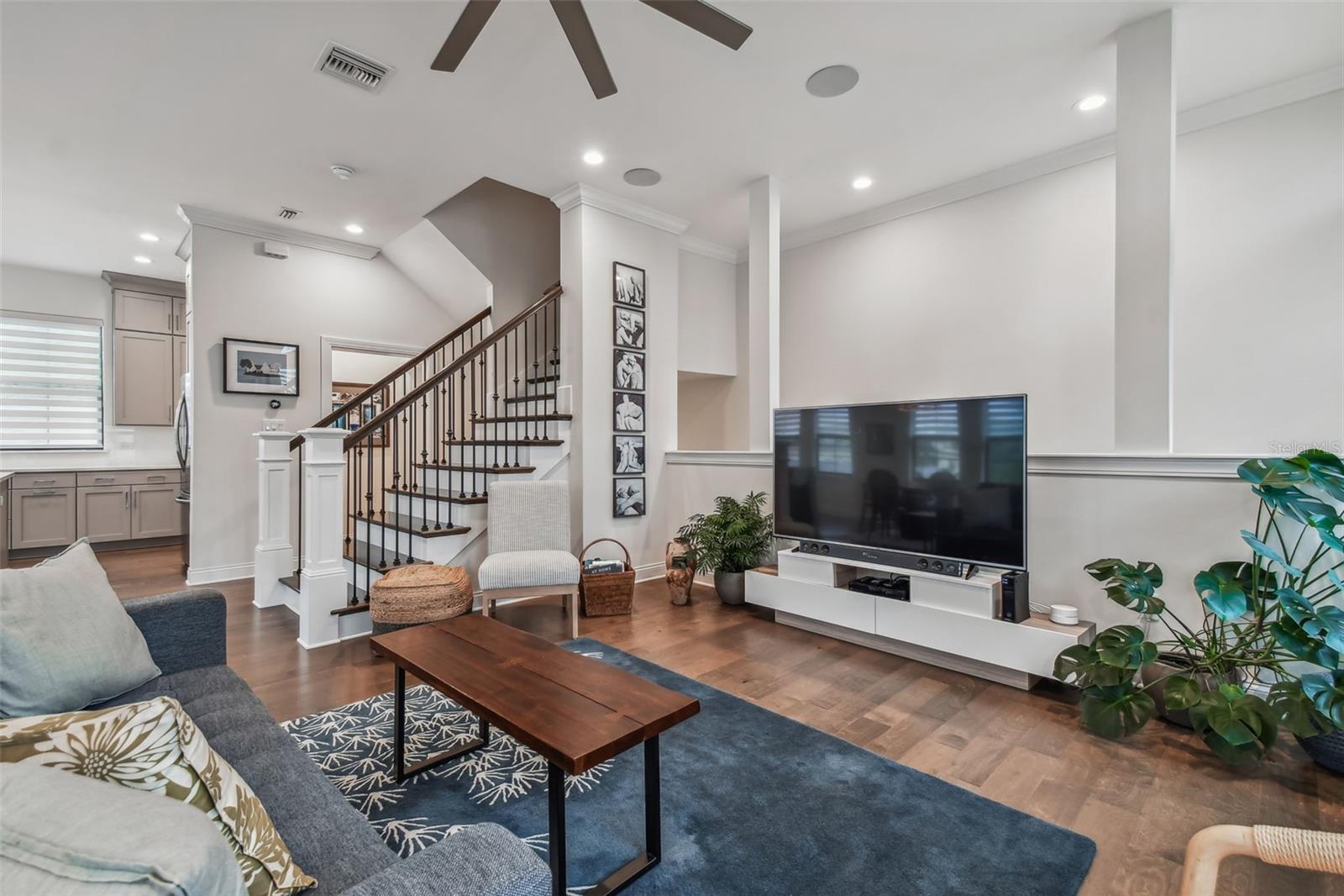 UPTOWN CRESCENT LAKE - Residential Lease