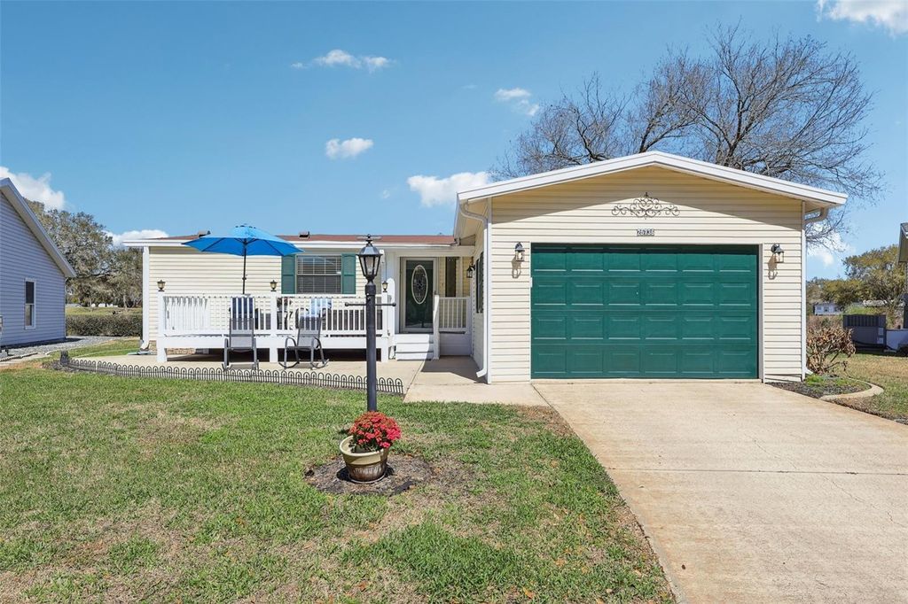 Photo of 25736 Oak Alley, Leesburg, FL 34748 (MLS # G5109134)