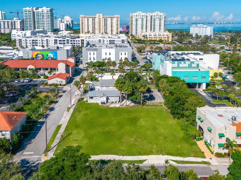 Photo of 701 Cohen Way, Sarasota, FL 34236 (MLS # A4706492)