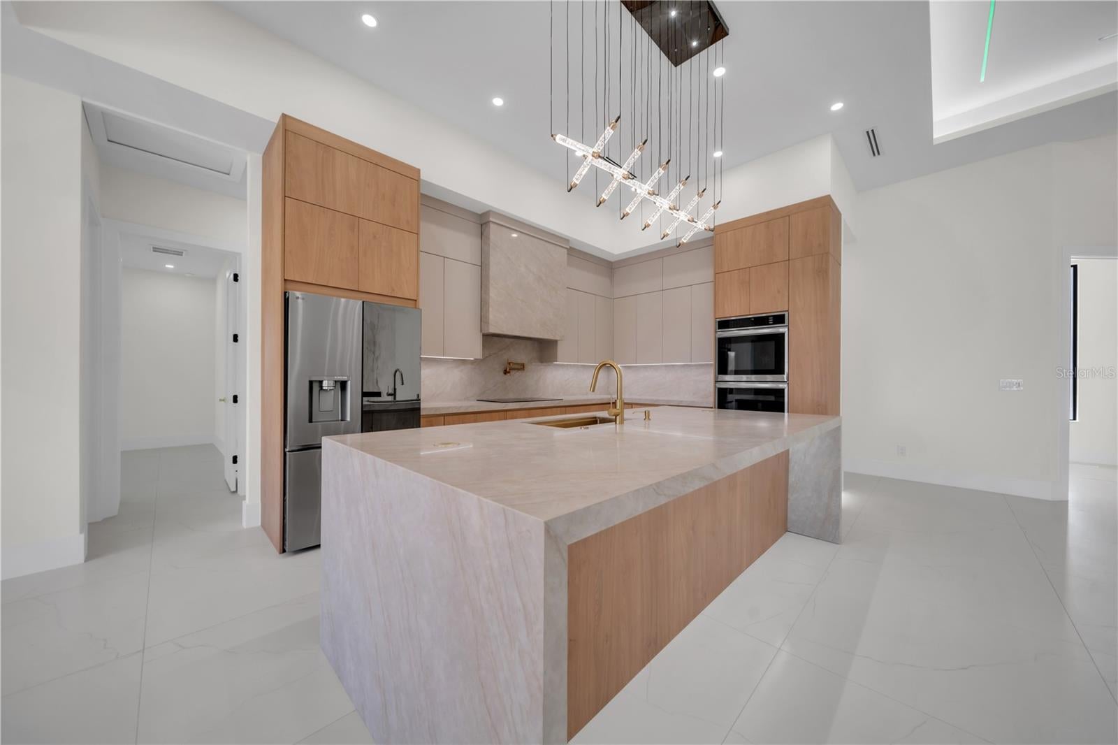 2421 N SANTA BARBARA BOULEVARD N