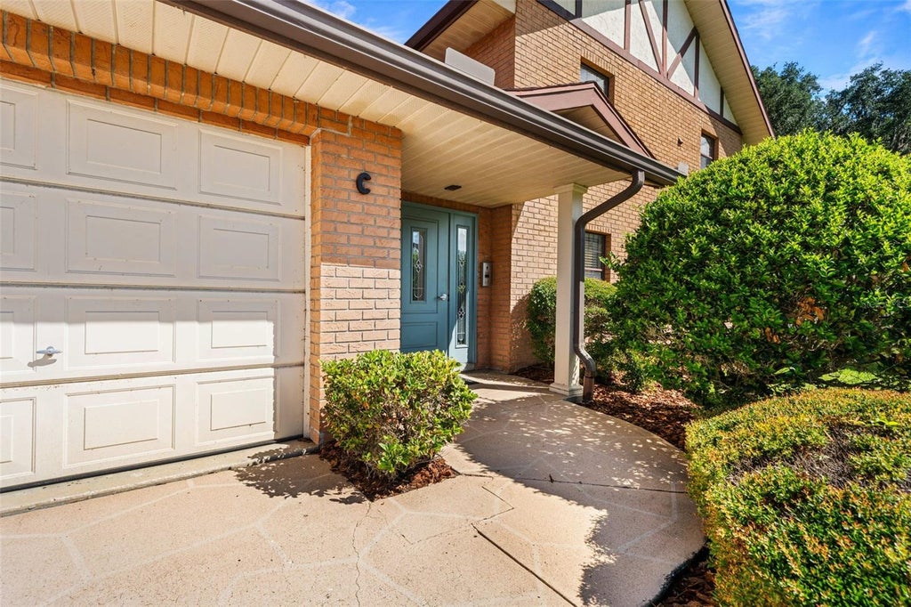 Photo of 100 E Oak Terrace Drive #C1, Leesburg, FL 34748 (MLS # O6414506)