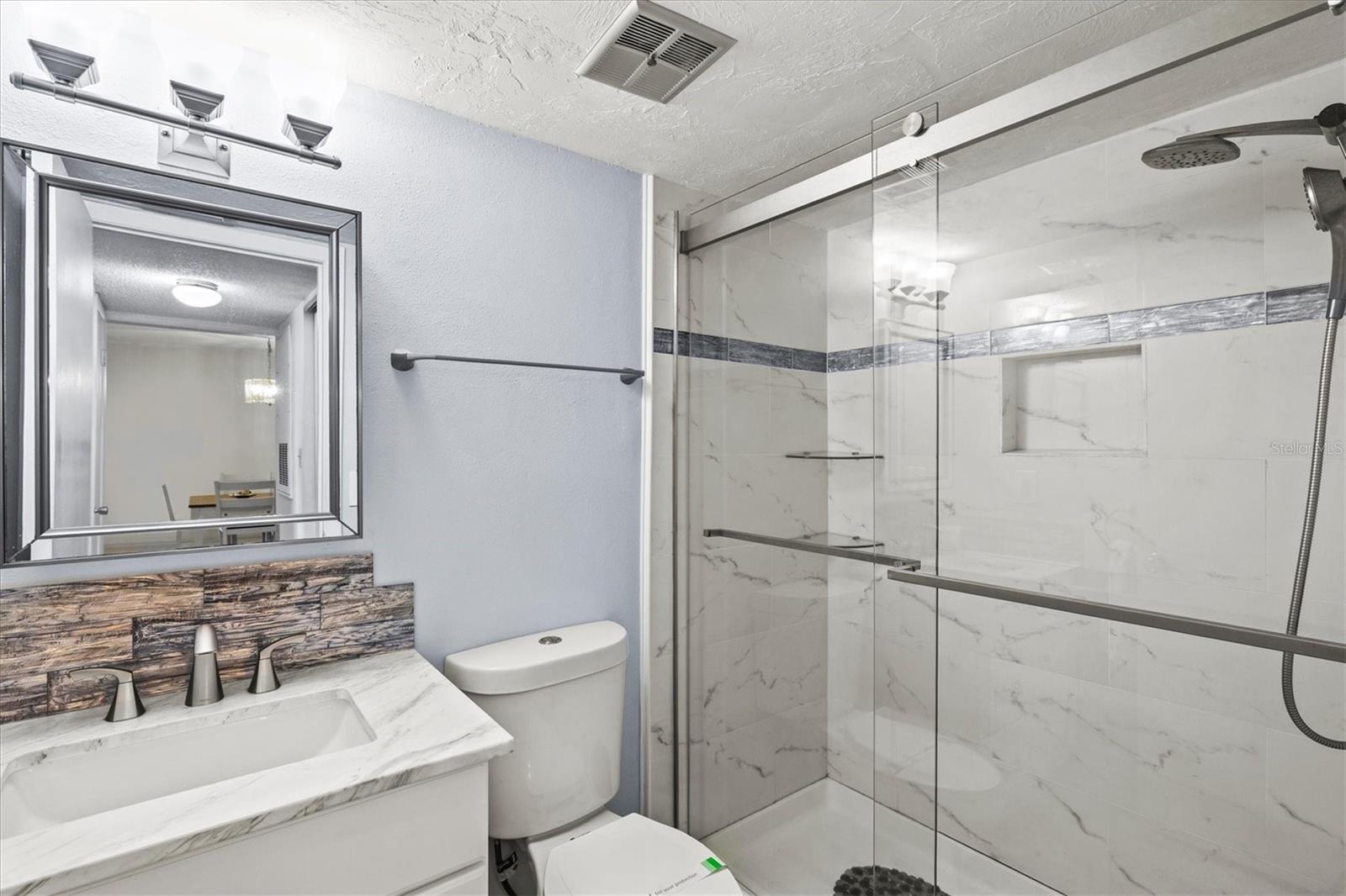 BAYSHORE ON THE LAKE APTS II SEC 3 - Residential