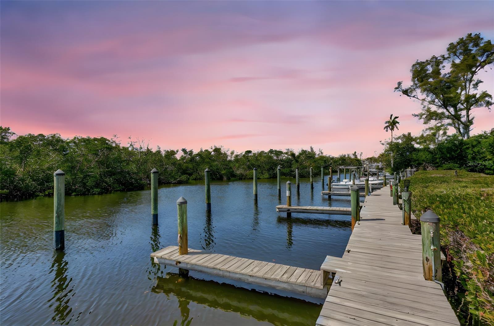 BAY HOLLOW - Residential