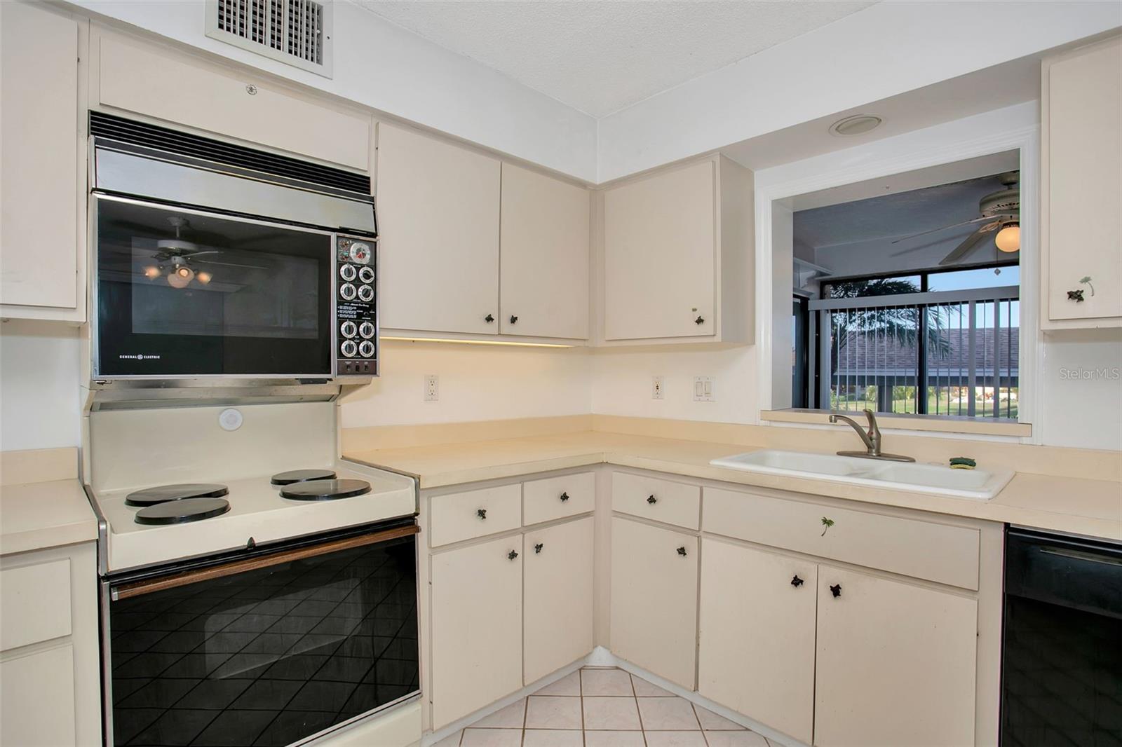 BAY HOLLOW - Residential