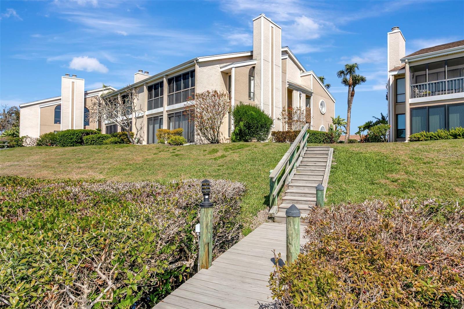 BAY HOLLOW - Residential