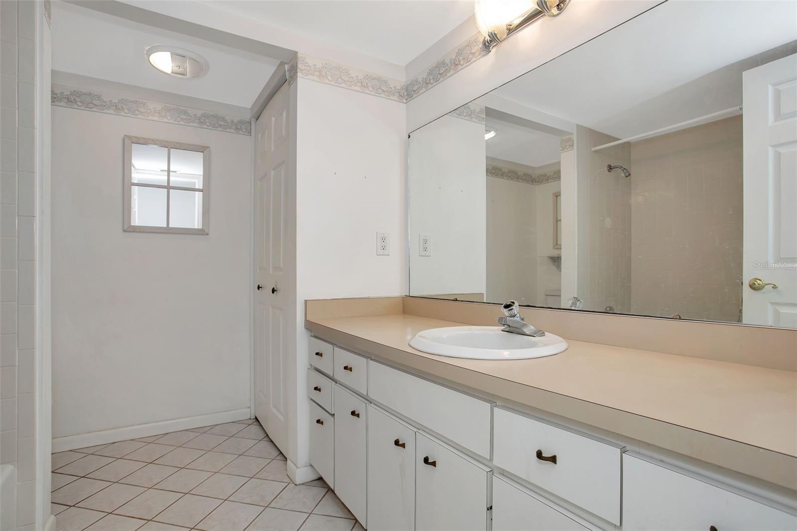 BAY HOLLOW - Residential