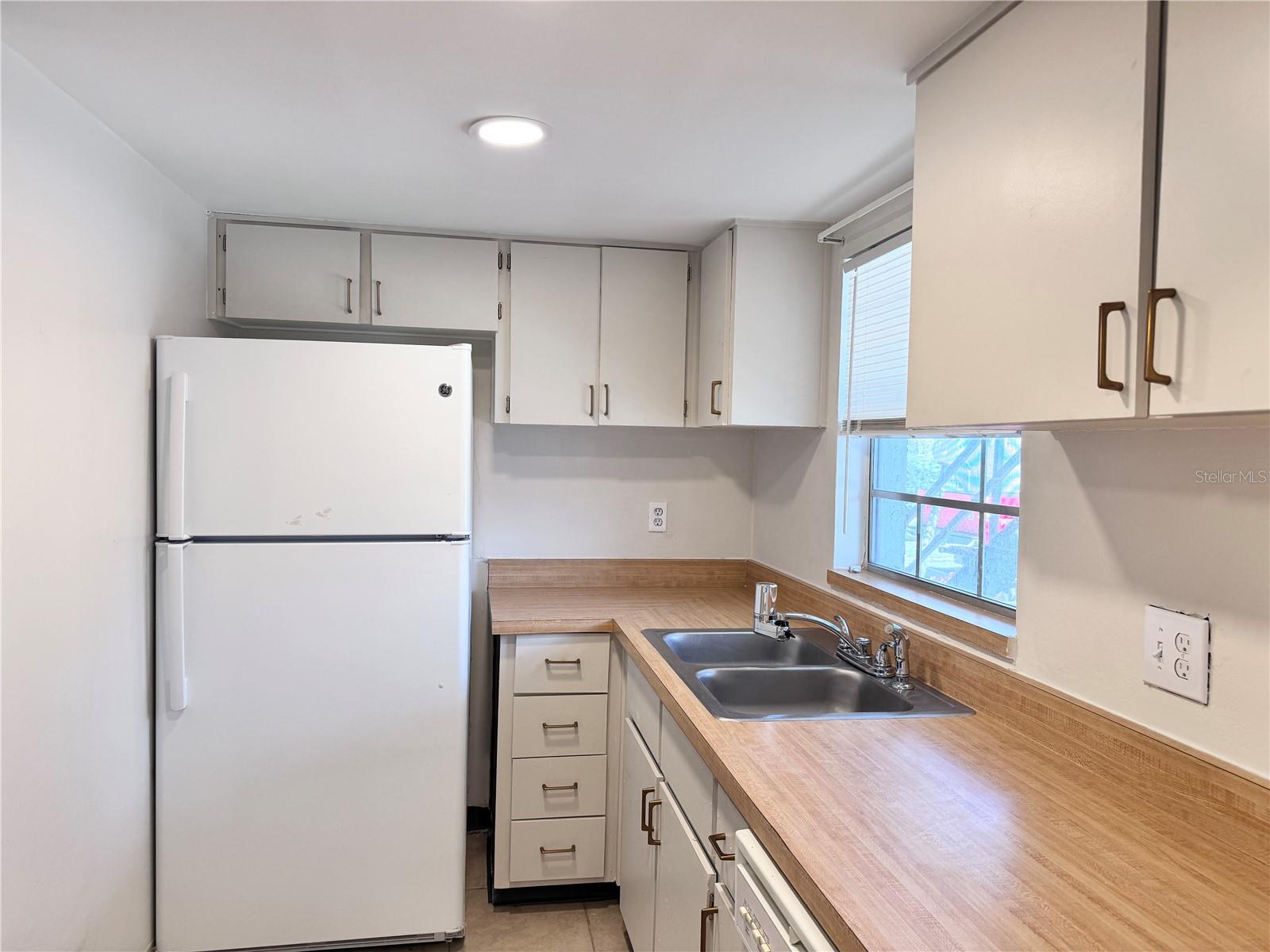 1000 S SEMORAN BOULEVARD 305