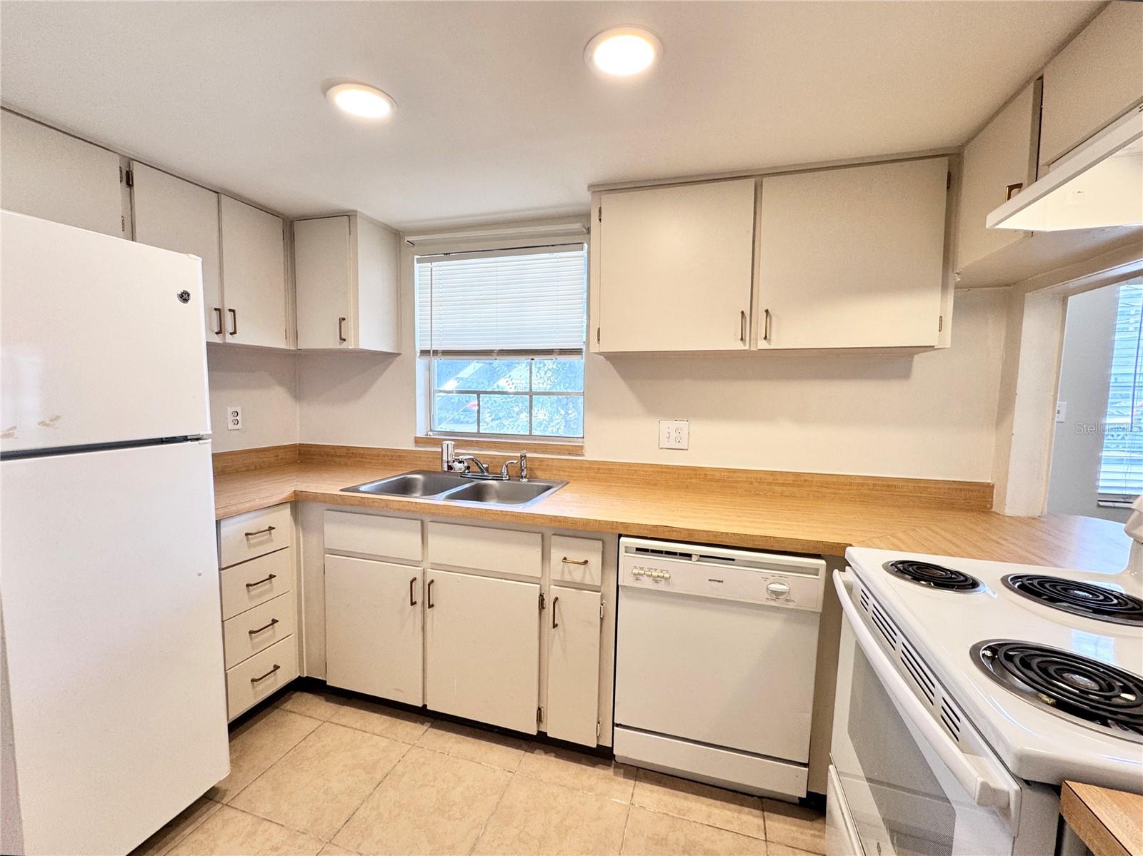 1000 S SEMORAN BOULEVARD 305