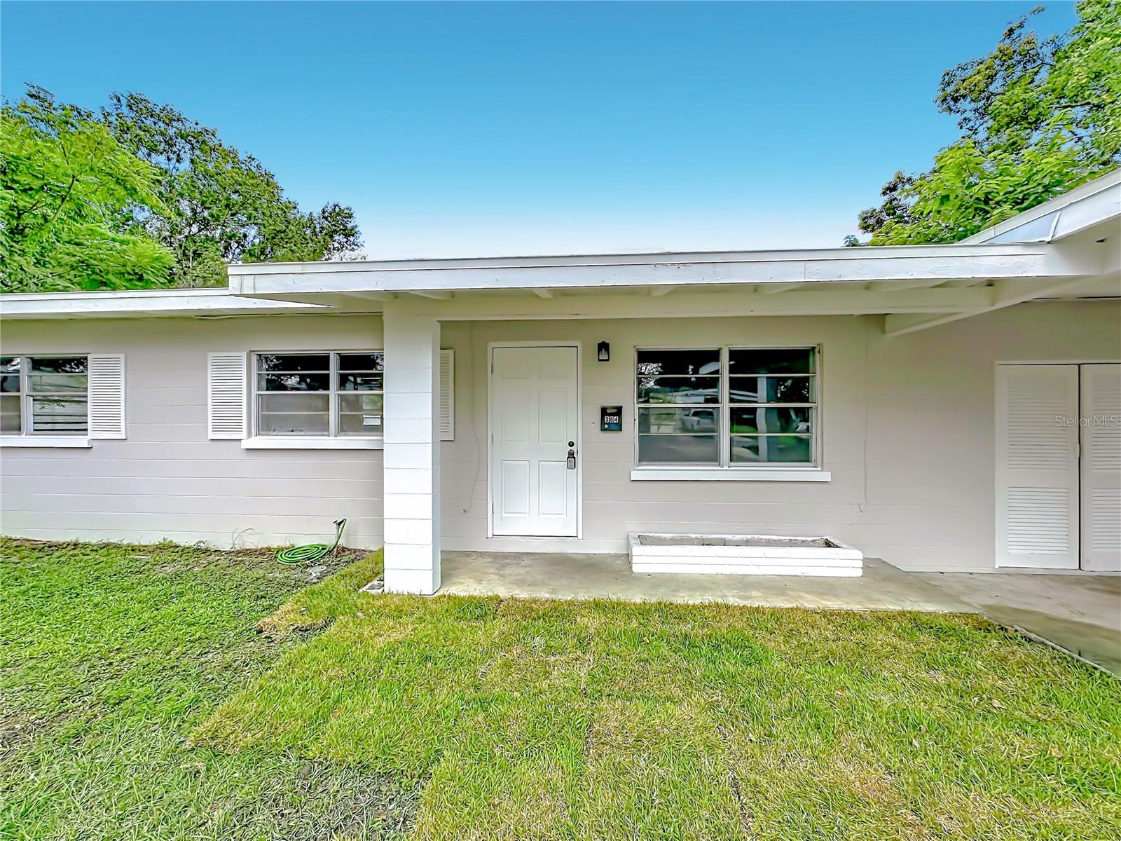 304 SUNNYHILL LANE