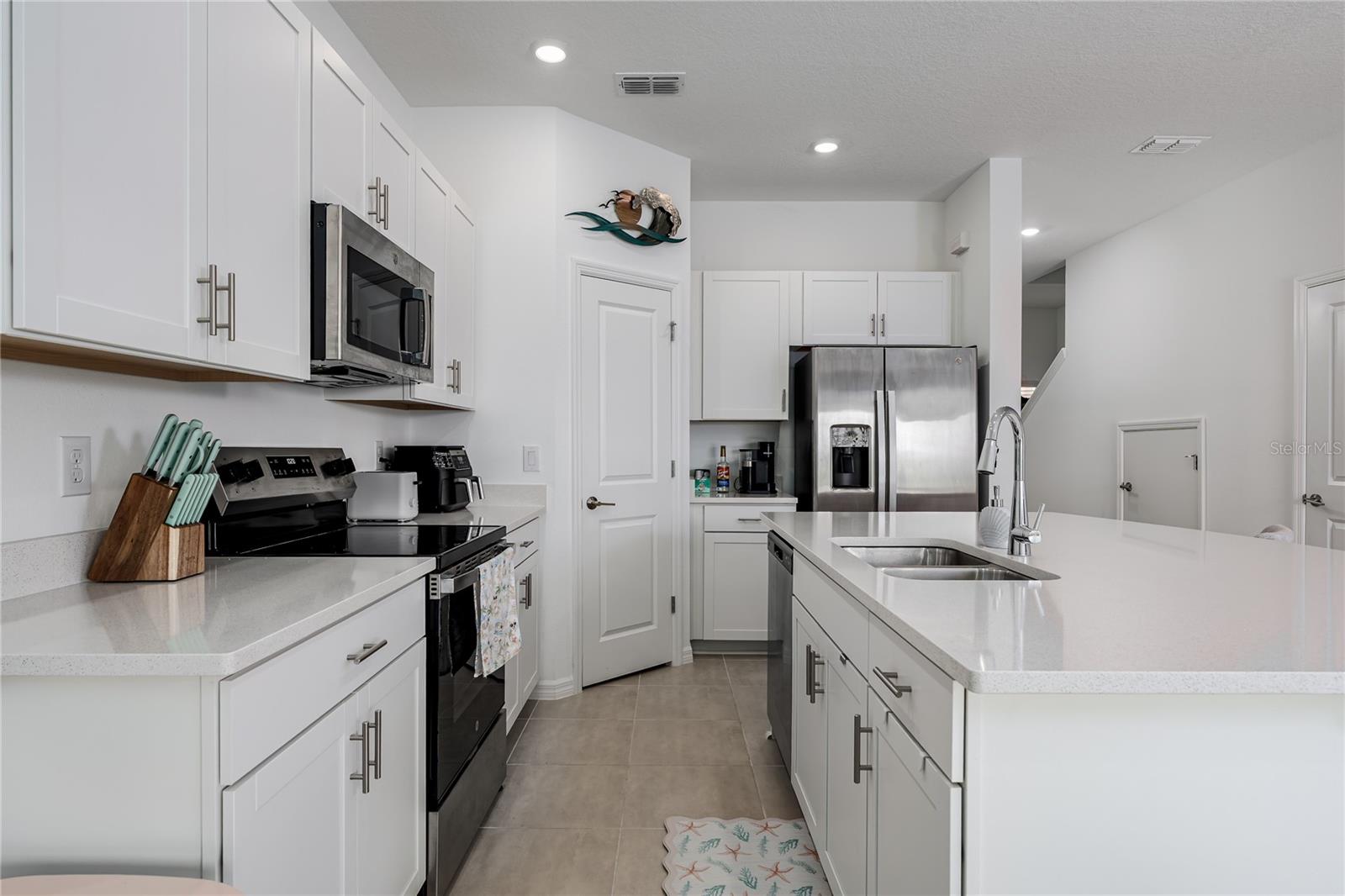 ARTISAN LAKES EDGESTONE NORTH PH I & II - Residential Lease