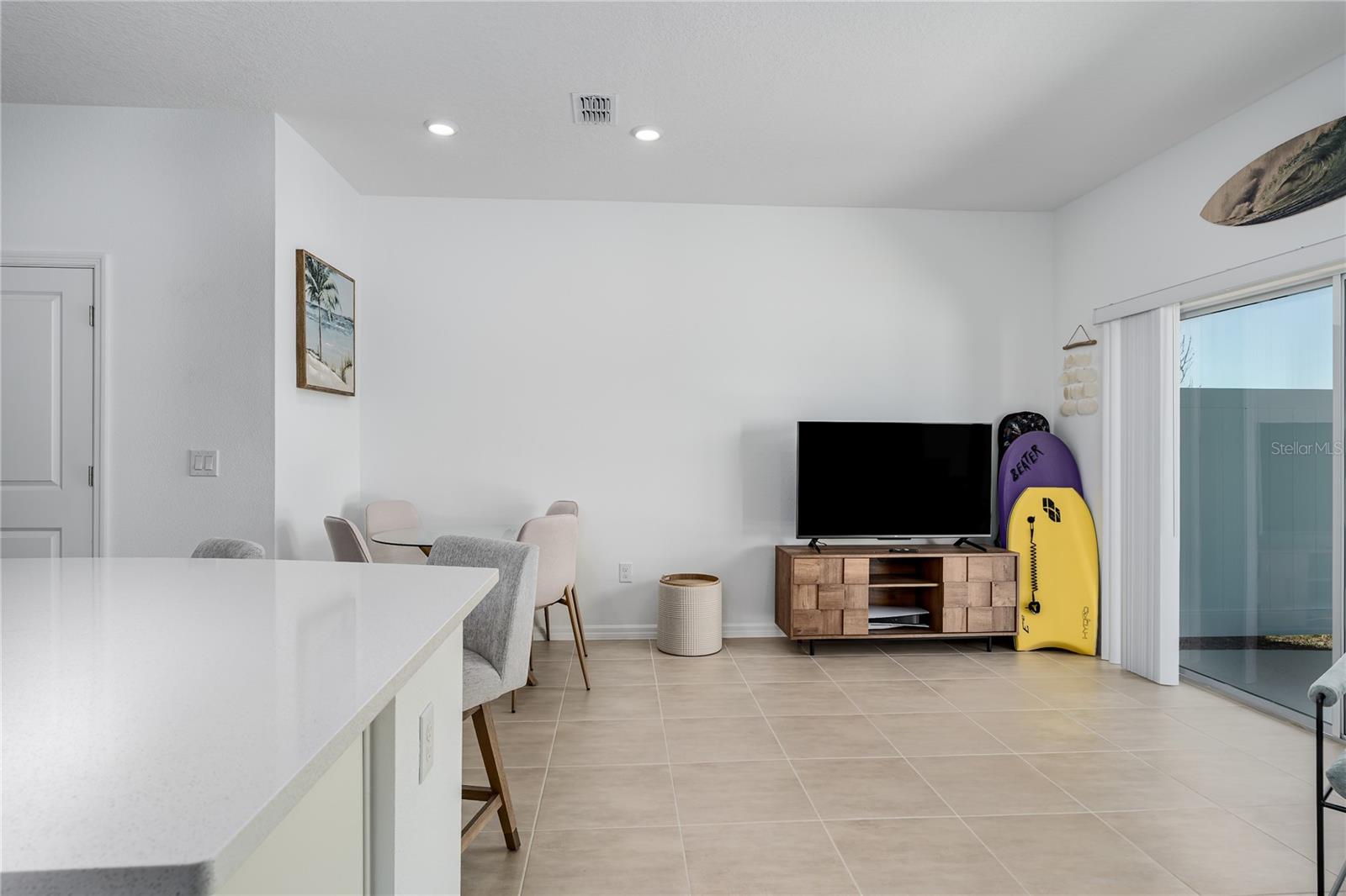 ARTISAN LAKES EDGESTONE NORTH PH I & II - Residential Lease