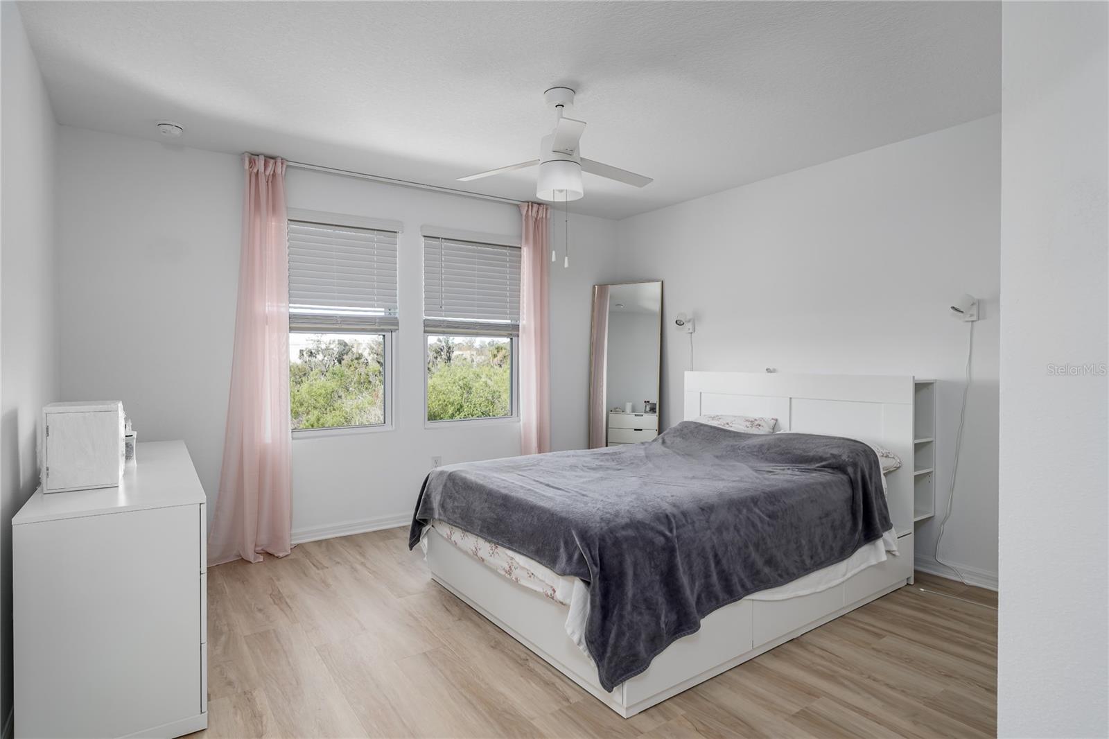 ARTISAN LAKES EDGESTONE NORTH PH I & II - Residential Lease