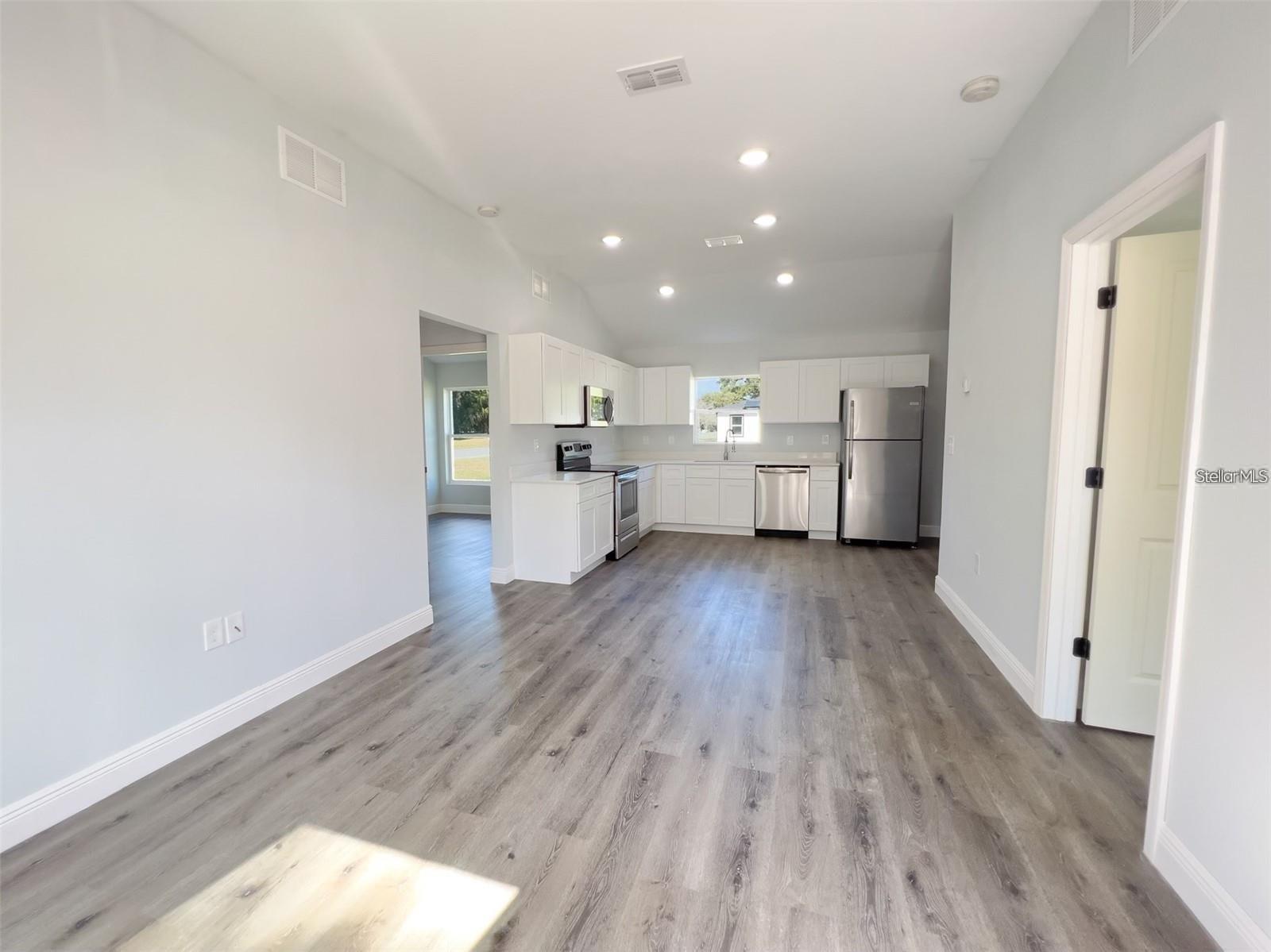 11 LOCUST LOOP DRIVE