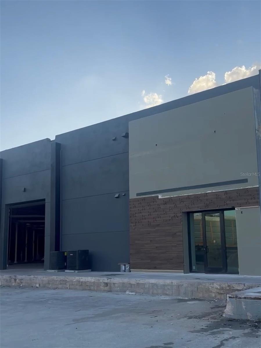 560 NE 14TH STREET