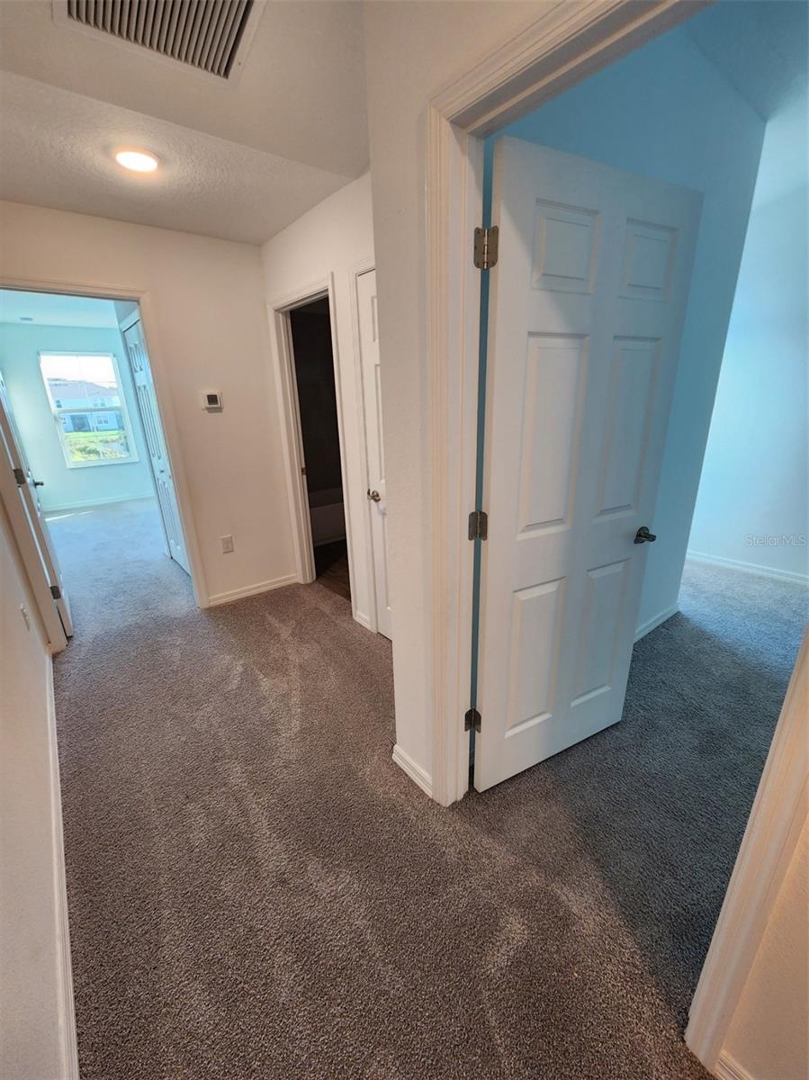 SIENNA PARK TWNHMS/UNIVERSITY - Residential Lease