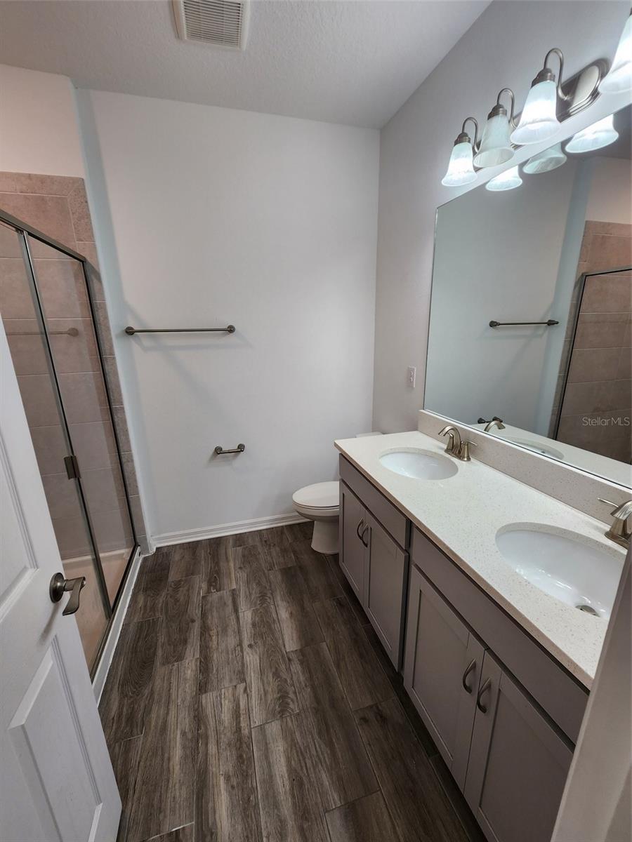 SIENNA PARK TWNHMS/UNIVERSITY - Residential Lease