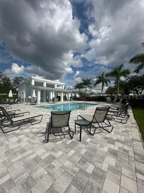 SIENNA PARK TWNHMS/UNIVERSITY - Residential Lease