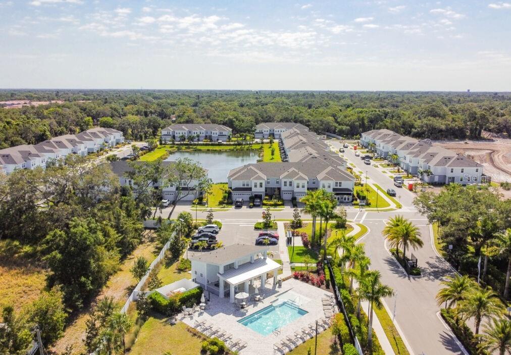 SIENNA PARK TWNHMS/UNIVERSITY - Residential Lease