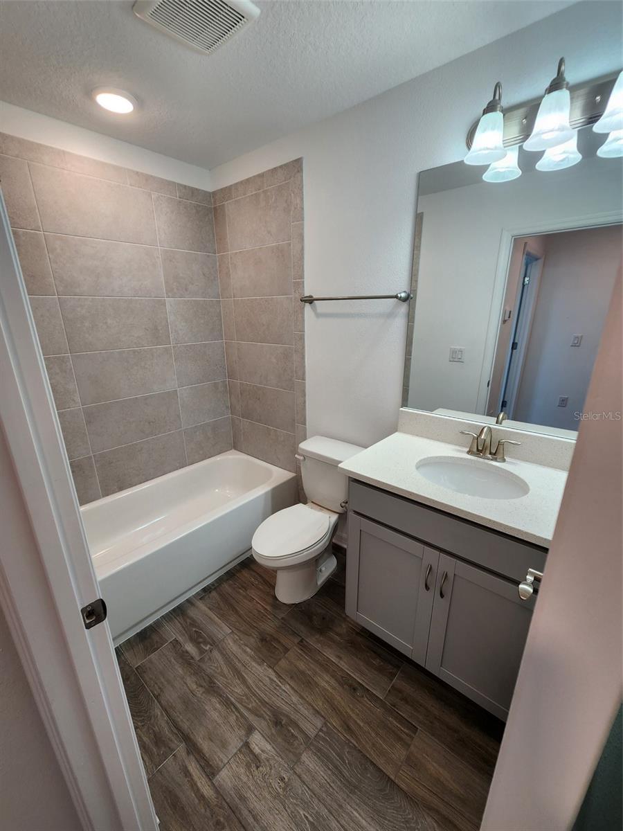 SIENNA PARK TWNHMS/UNIVERSITY - Residential Lease