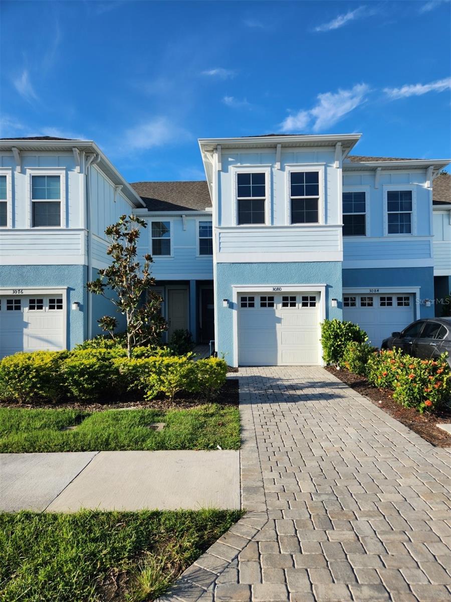 SIENNA PARK TWNHMS/UNIVERSITY - Residential Lease