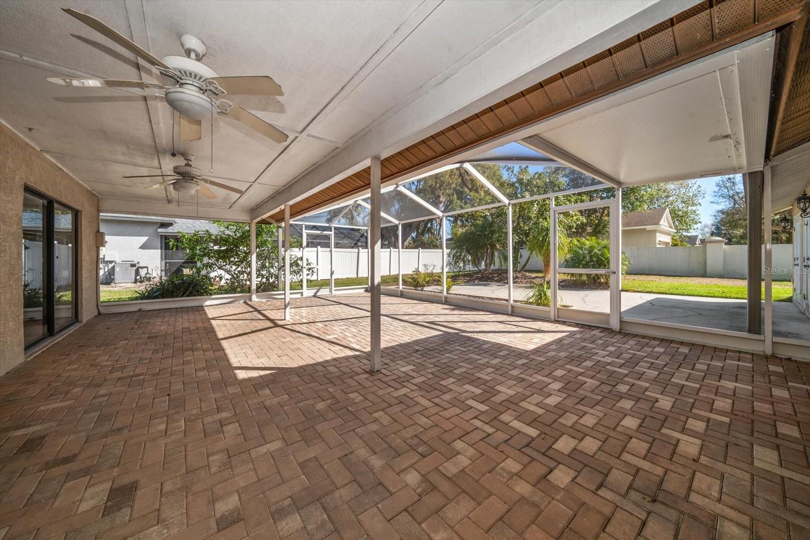 VALRICO OAKS - Residential