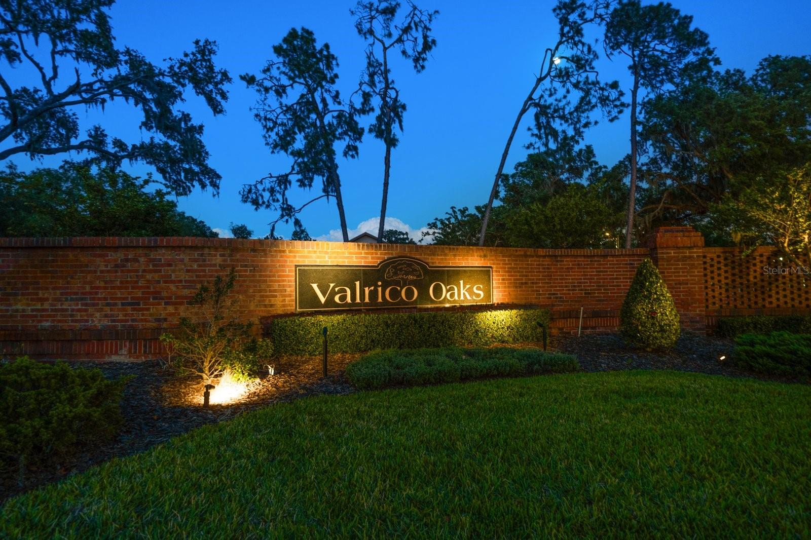 VALRICO OAKS - Residential
