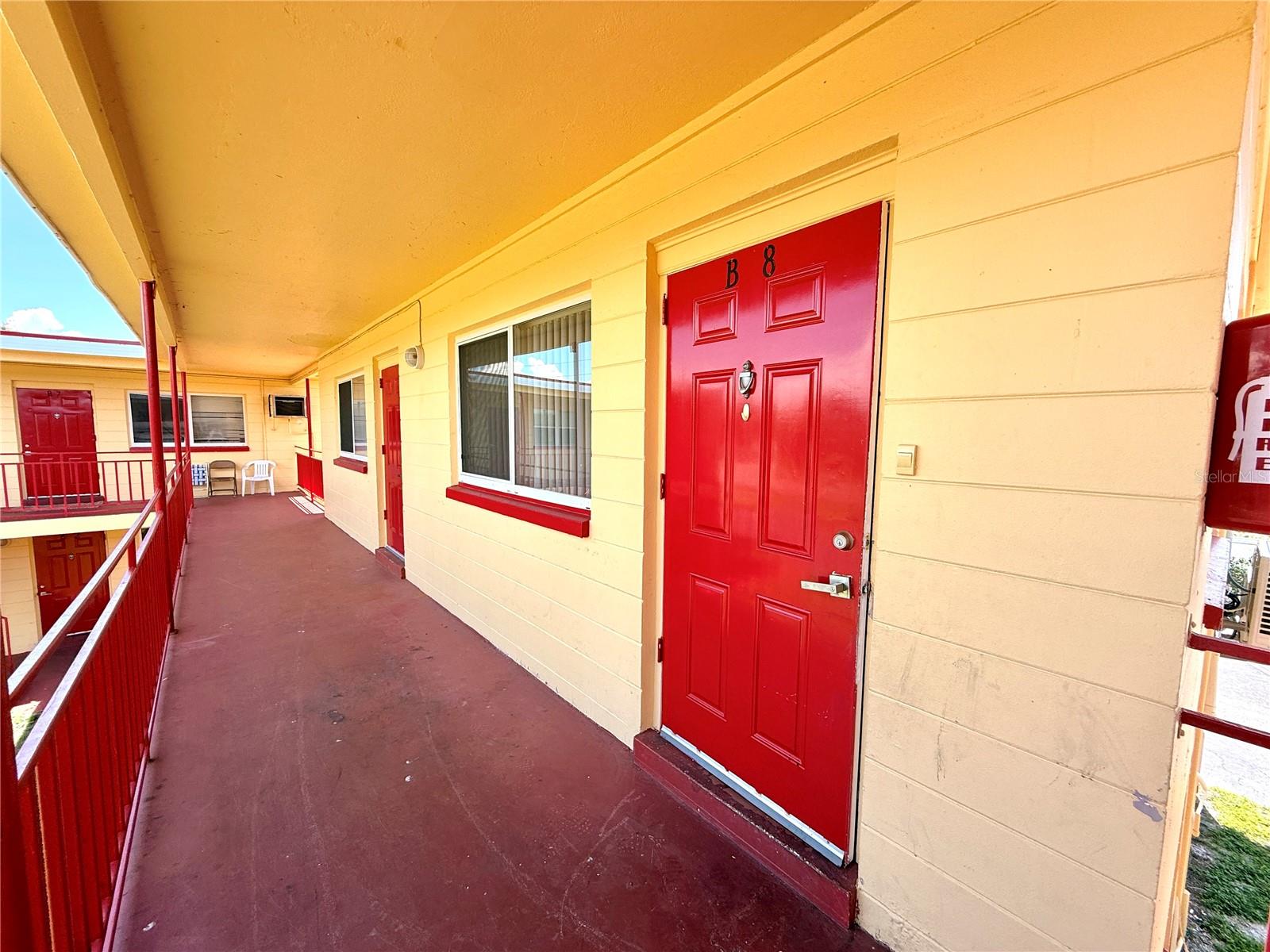 AVAILABLE FOR RENT IMMEDIATELY 2 BEDROOMS 1 BATHROOM APARTMENT, IN THE HEART OF ST.PETERSBURG, 7 MINUTES AWAY FROM FORT DOSOTO GULF BEACH AND DOWNTOWN ST.PETE, RENT INCLUDES WATER, SEWER, AND TRASH. APPLY TODAY FOR A QUICK APPROVAL.