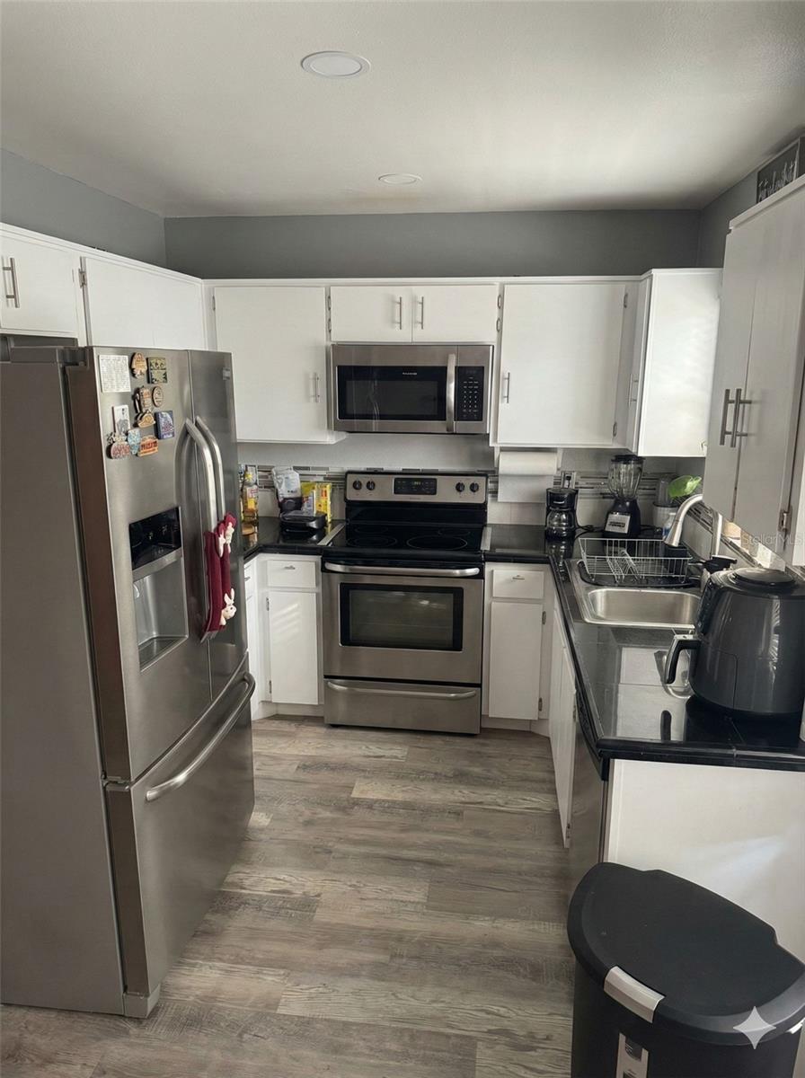 CARROLLWOOD MEADOWS UNIT VI SE - Residential Lease