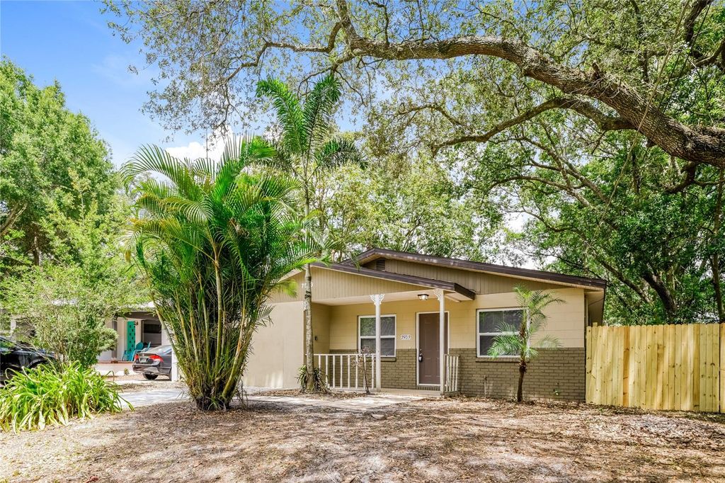 Photo of 7503 N Dartmouth Avenue, Tampa, FL 33604 (MLS # O6384673)