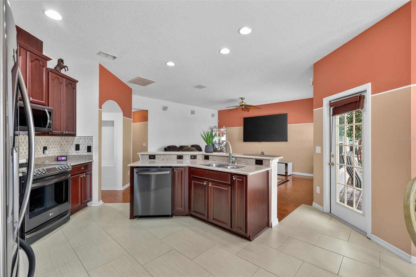 CYPRESS LAKES - Residential