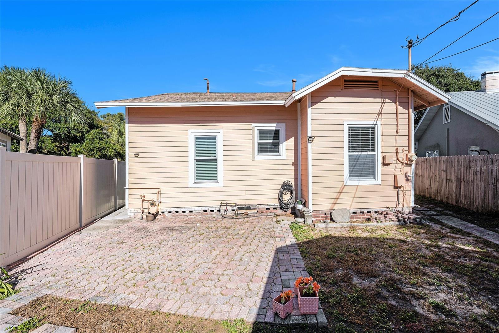 SHADOW LAWN - Residential