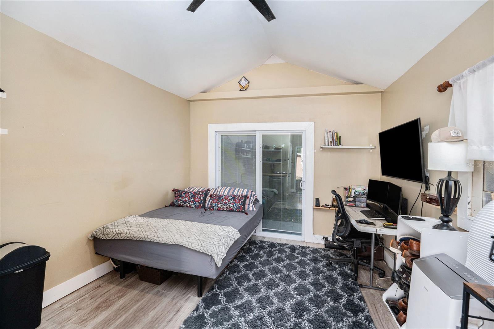 SHADOW LAWN - Residential