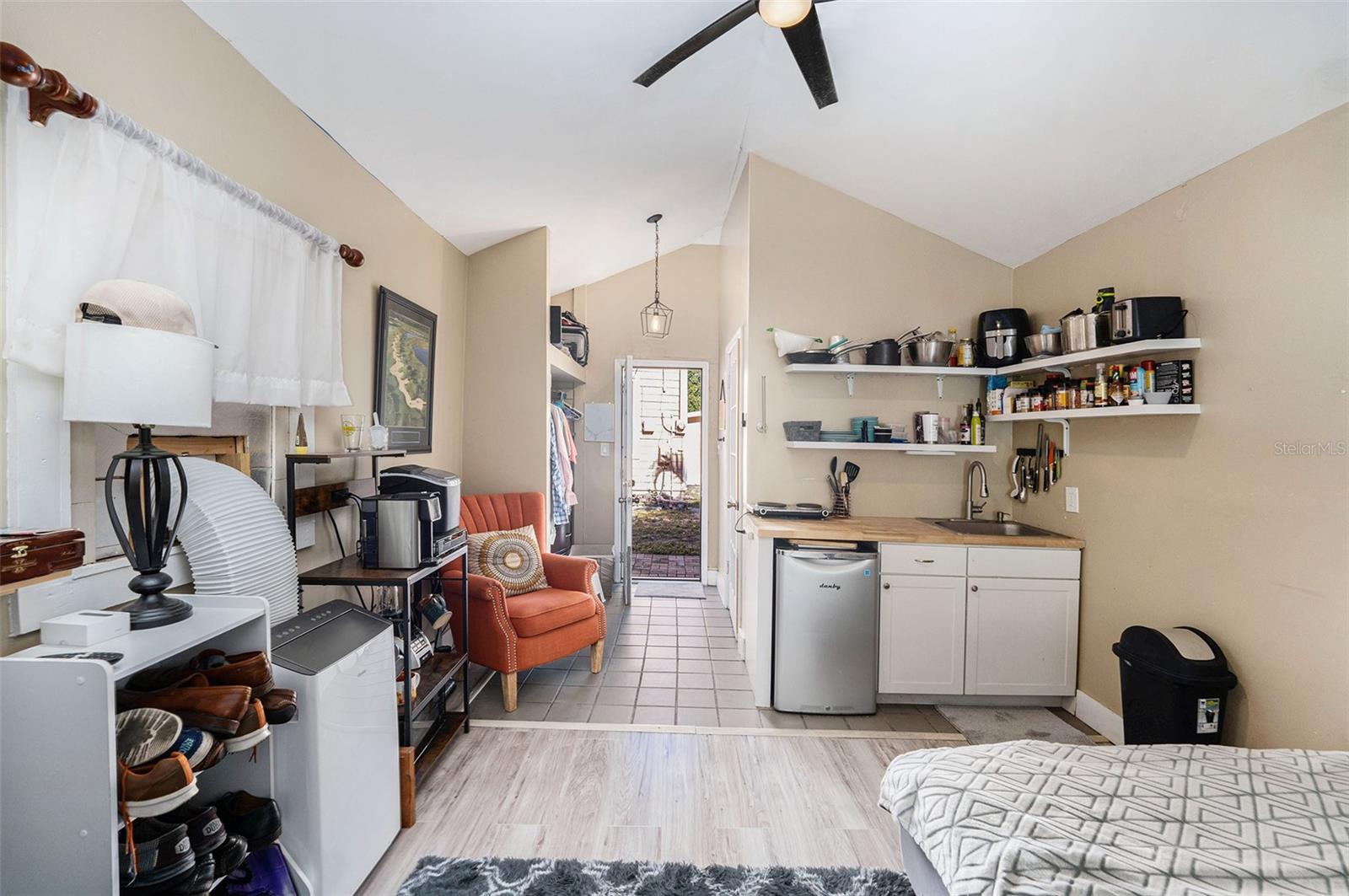 SHADOW LAWN - Residential