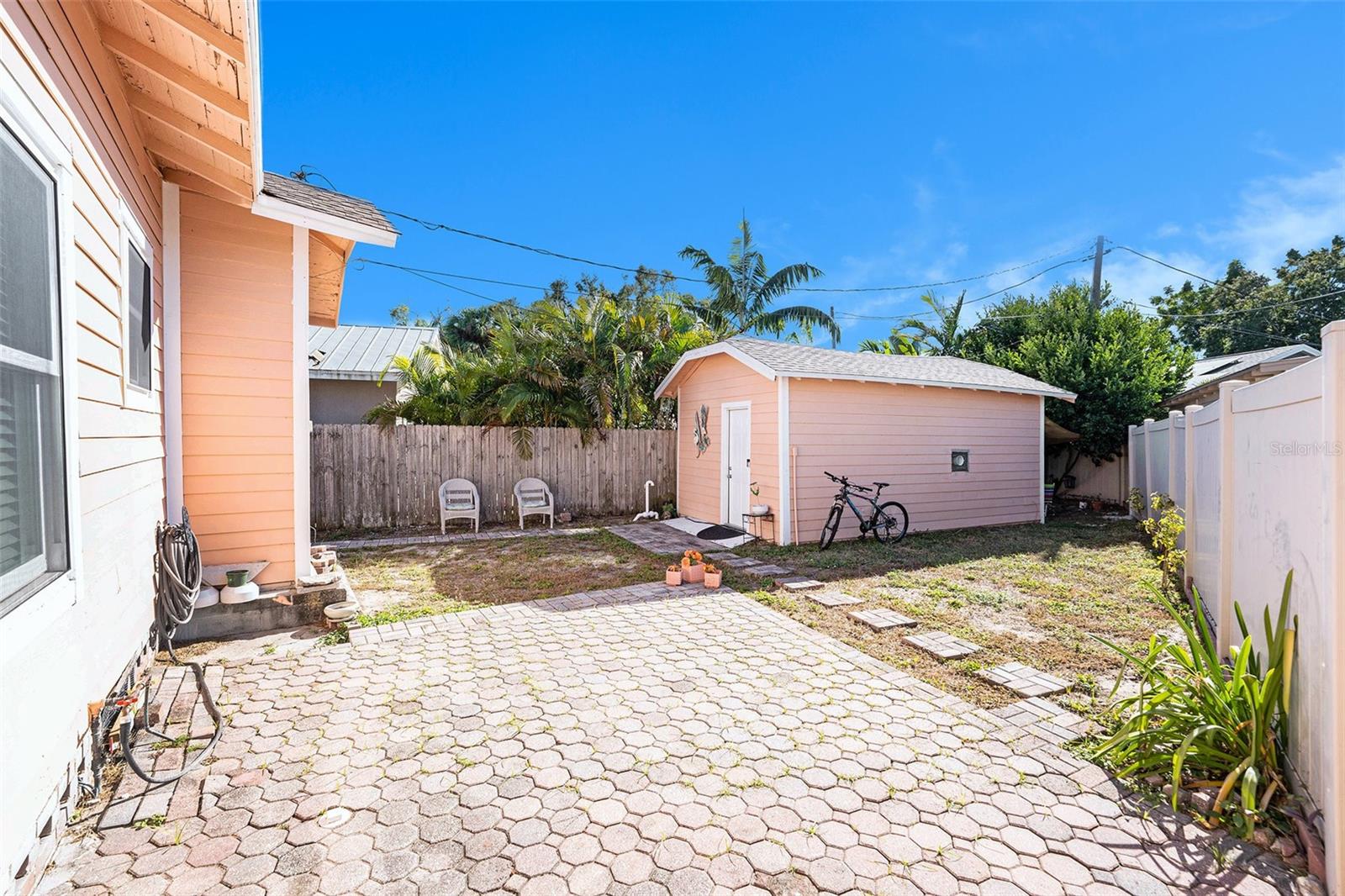 SHADOW LAWN - Residential