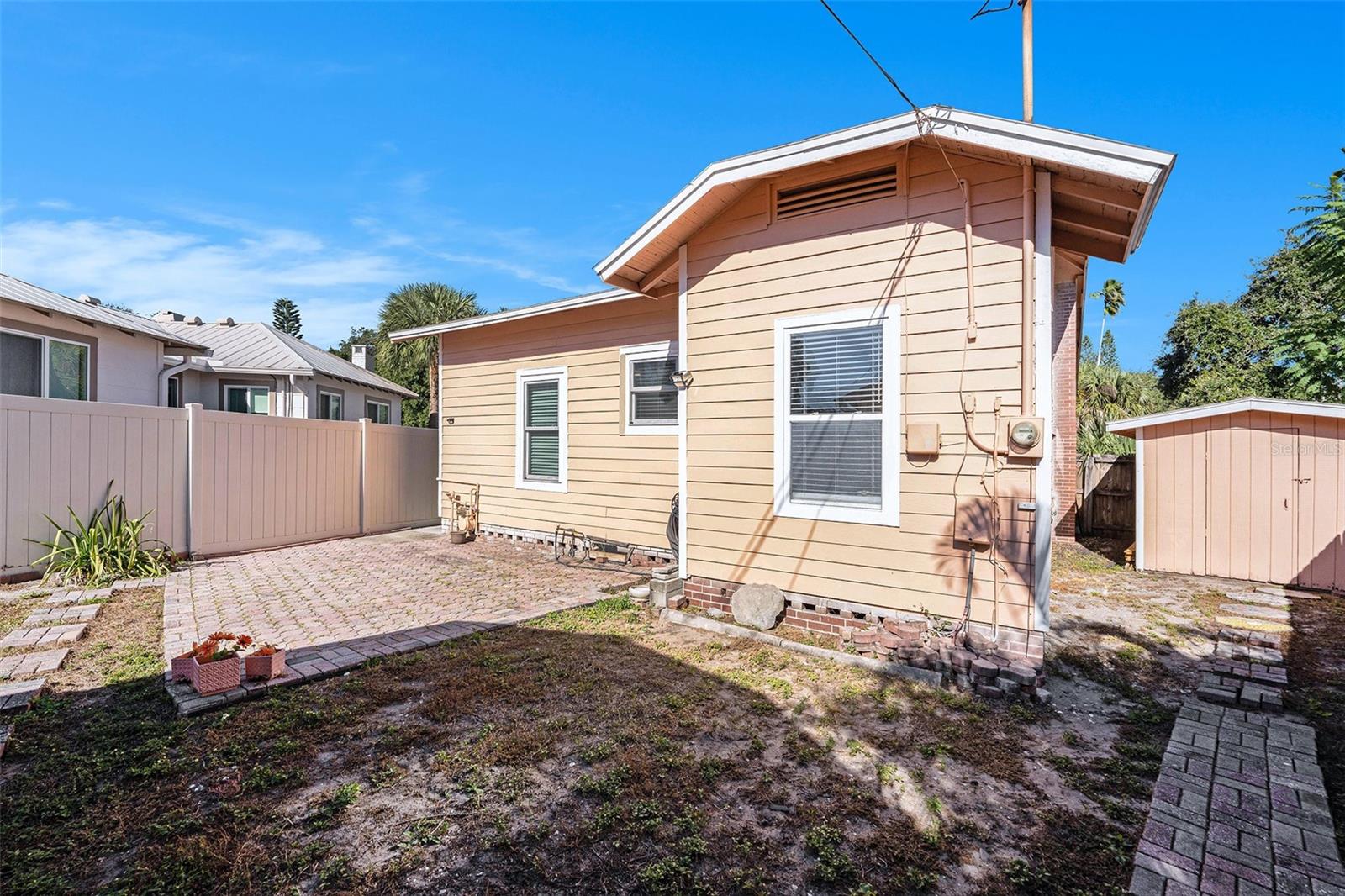 SHADOW LAWN - Residential