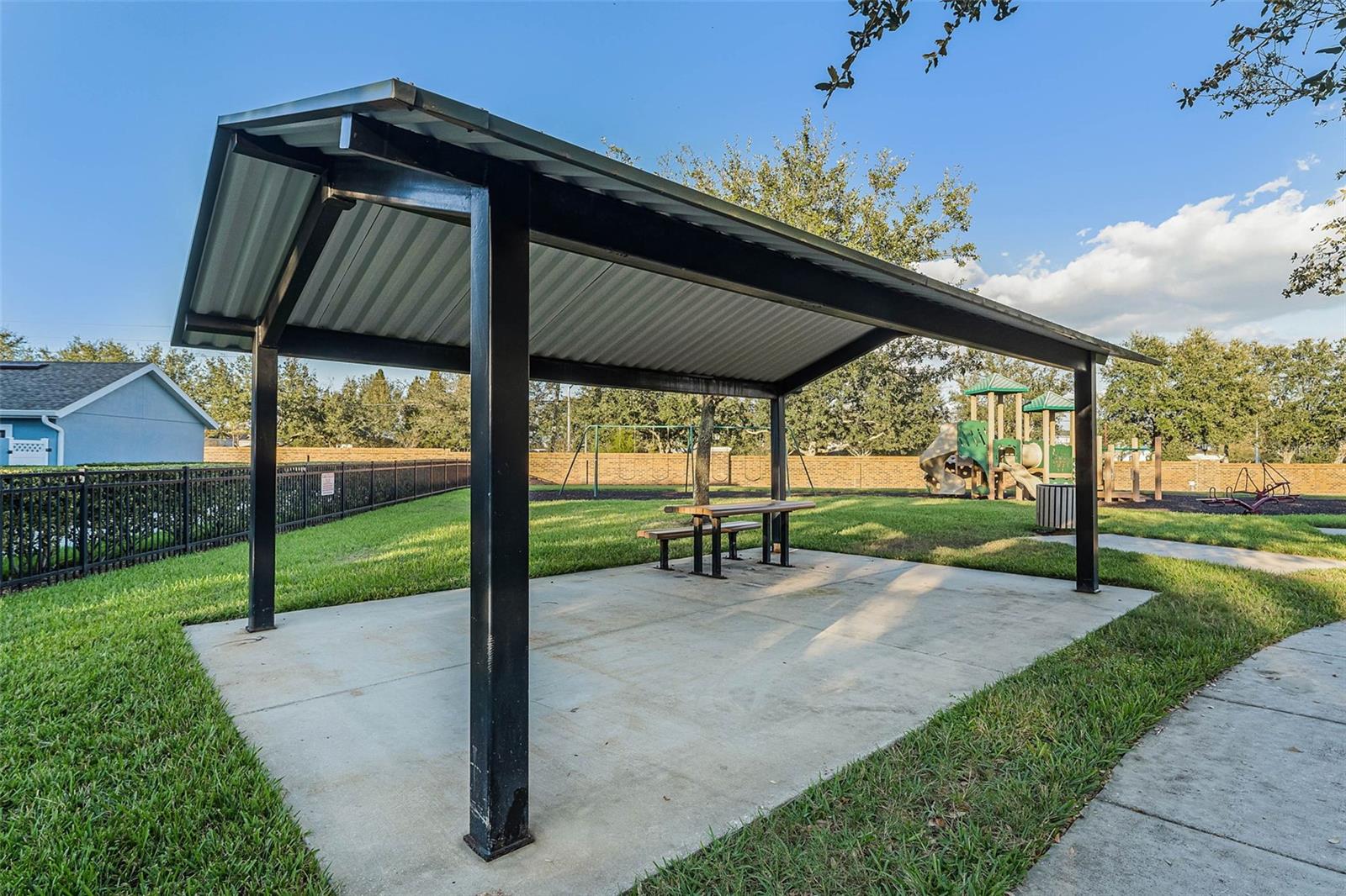 NEWBURY PARK - Residential