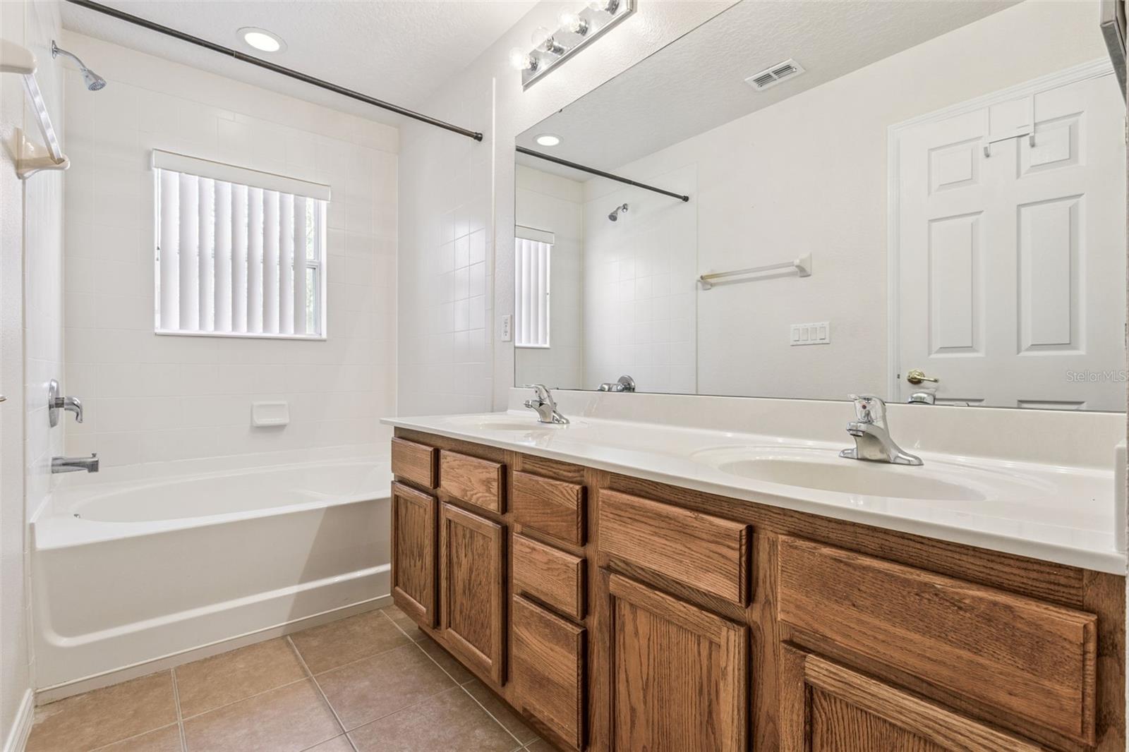 NEWBURY PARK - Residential