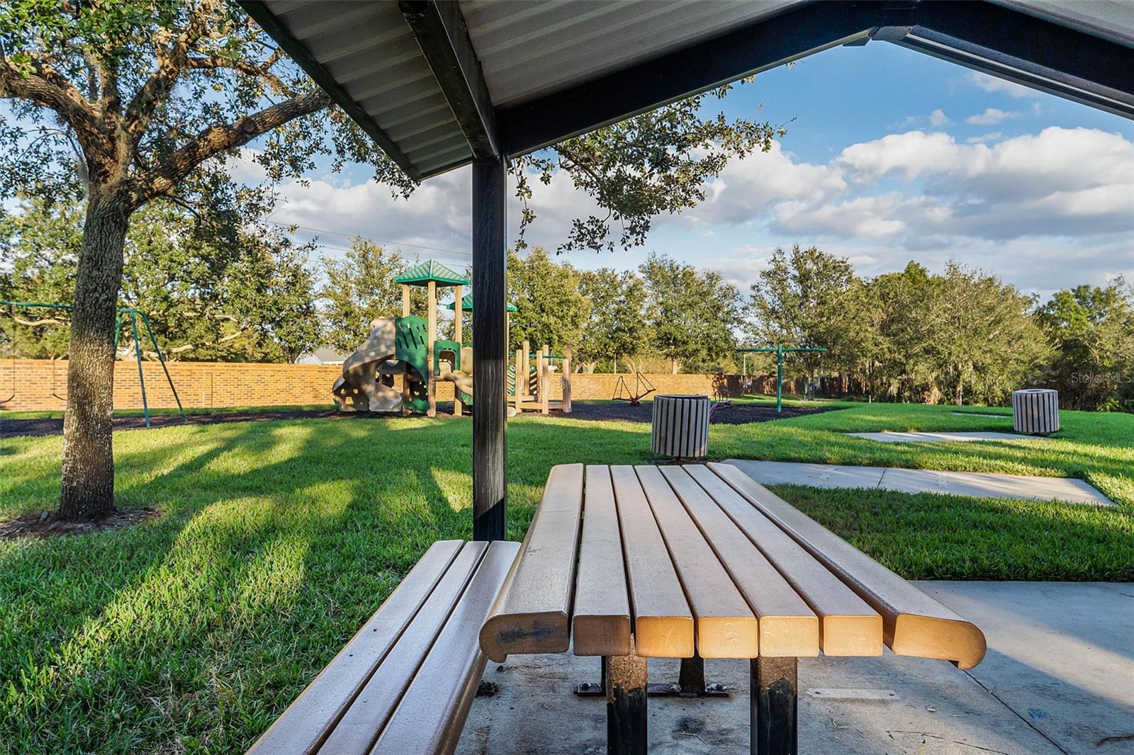 NEWBURY PARK - Residential