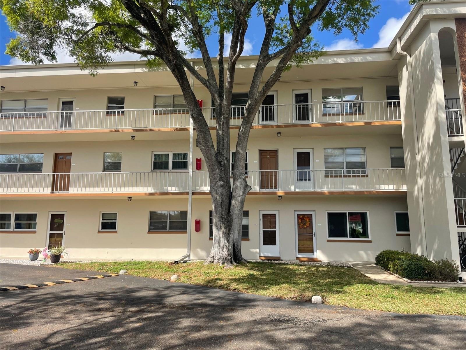 PARKWOOD CONDO - Residential
