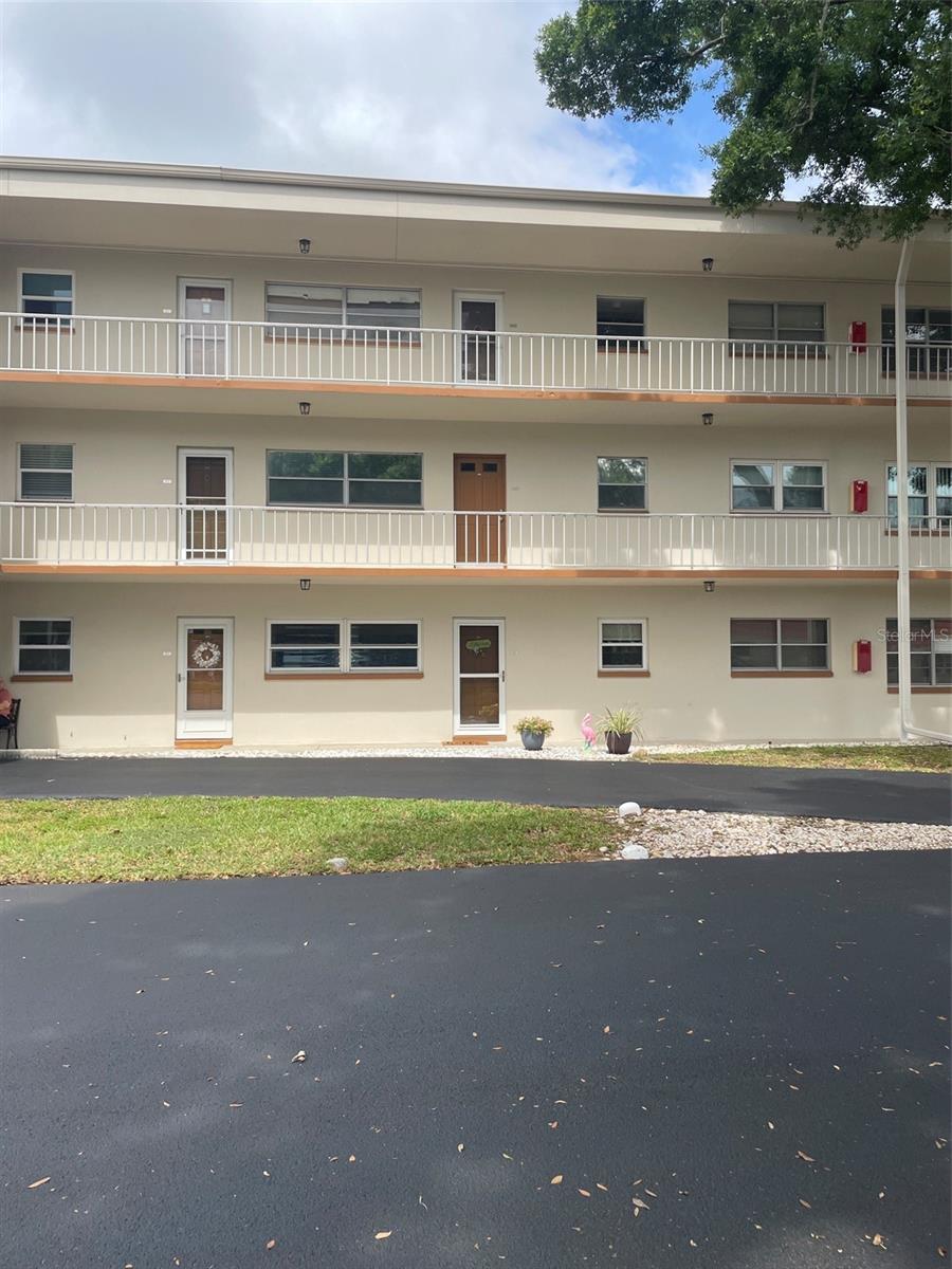 PARKWOOD CONDO - Residential