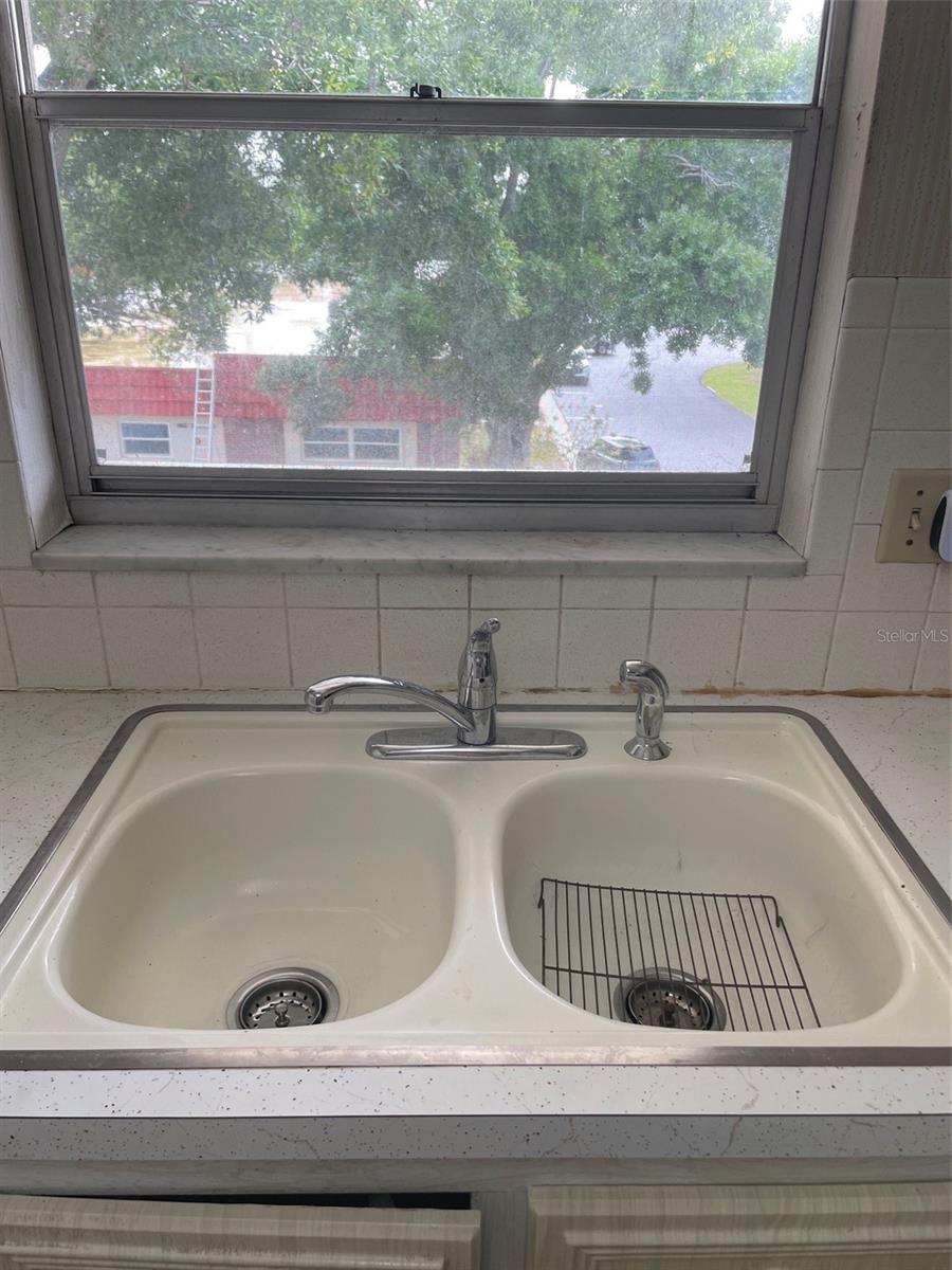PARKWOOD CONDO - Residential