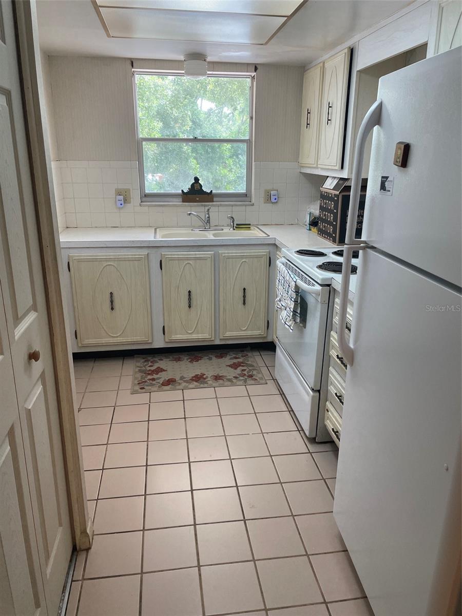 PARKWOOD CONDO - Residential