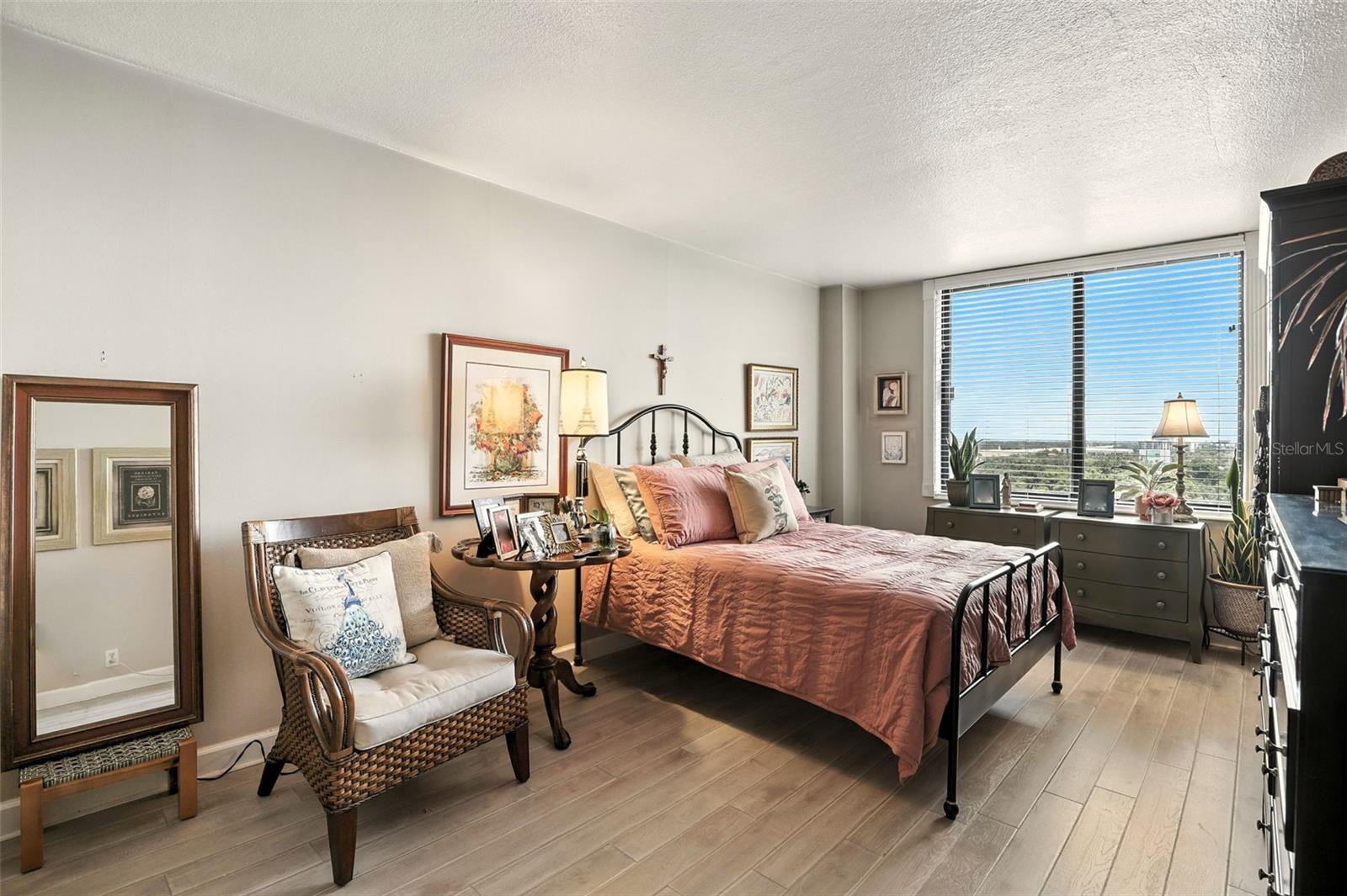 400 E COLONIAL DRIVE 806