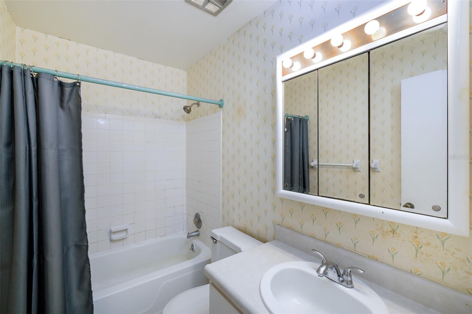 JAMESTOWN CONDO - Residential