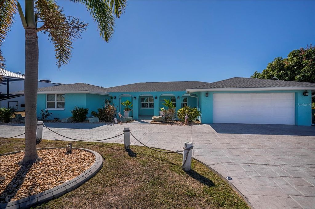 Photo of 121 Sinclair Street SE, Port Charlotte, FL 33952 (MLS # C7522272)