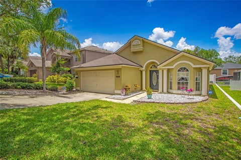 Photo of 1906 Chathamoor Drive, Orlando, FL 32835 (MLS # G5098288)