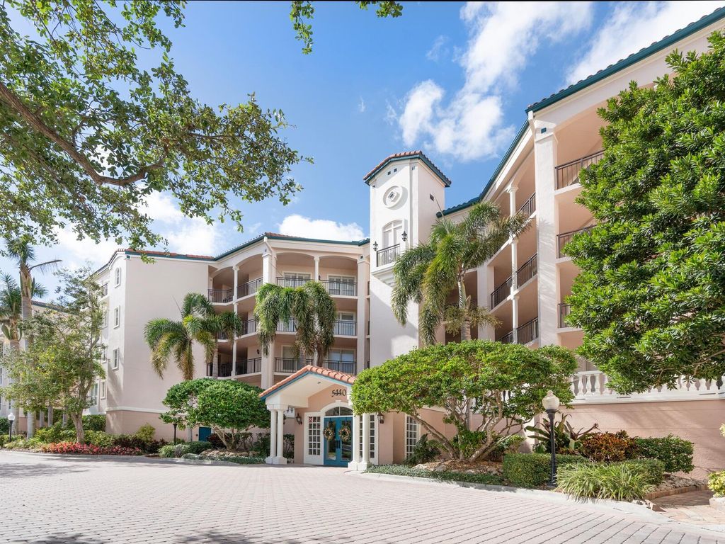 Photo of 5440 Eagles Point Circle #405, Sarasota, FL 34231 (MLS # A4668461)